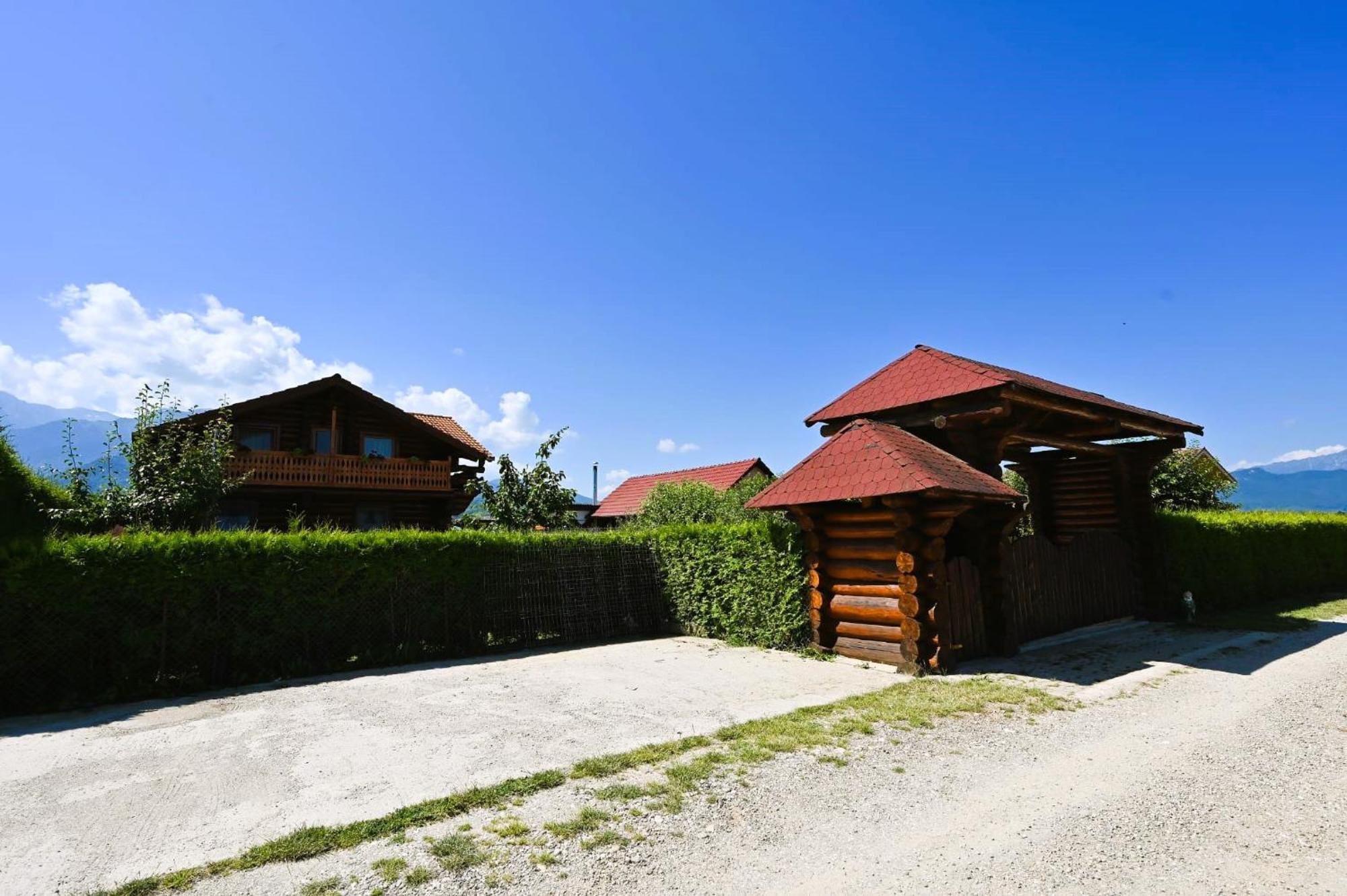 Casa De Lemn Villa Risnov Exterior photo